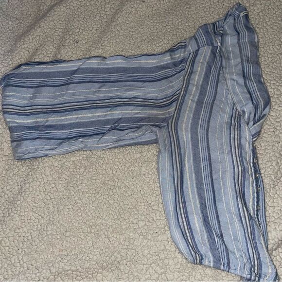 AMERICAN Eagle Outfitters lightweight gauze feel v neck crop with tie - Picture 9 of 10